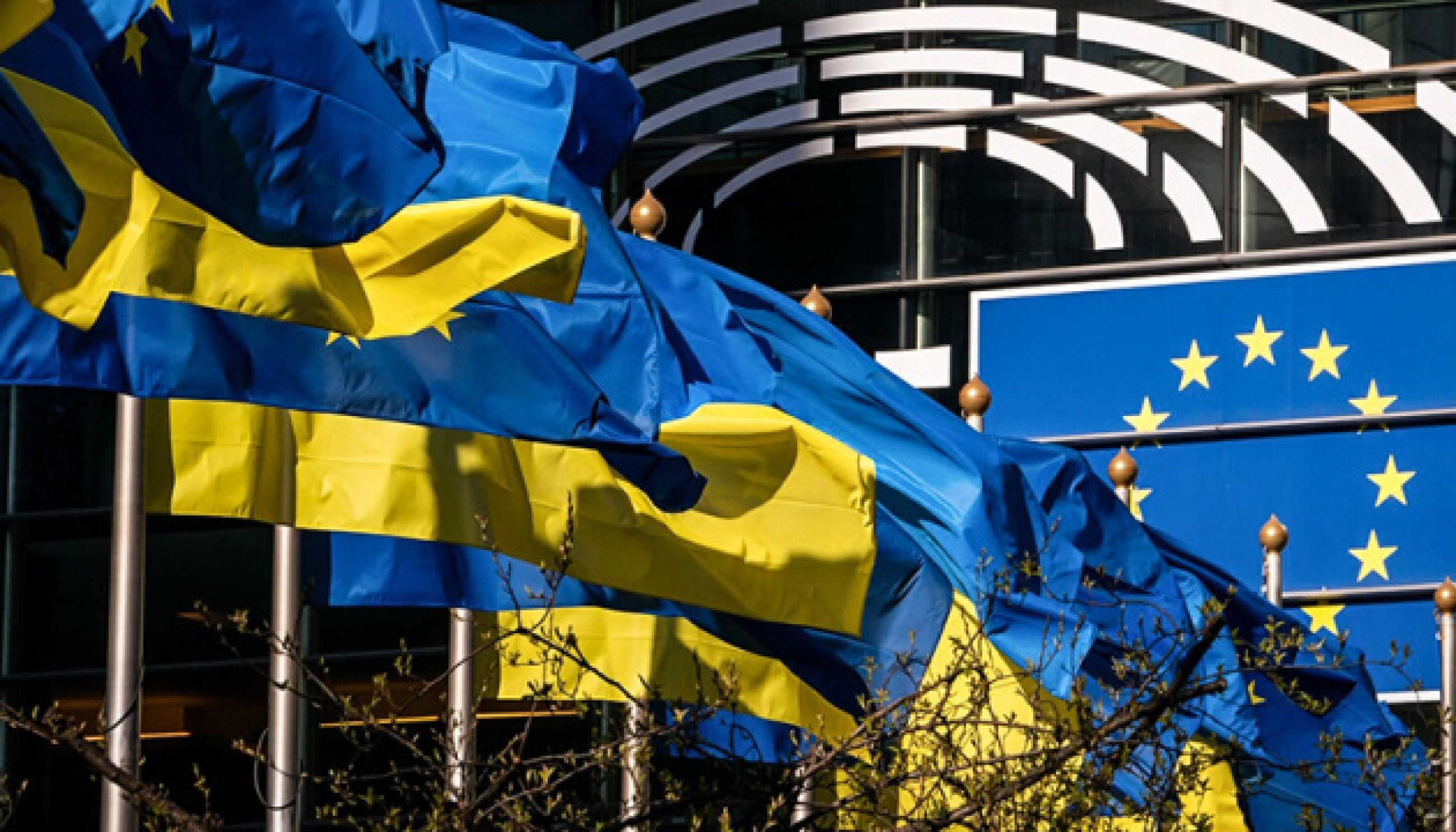 «Ми залишаємося з Україною»: ЄС не забиратиме своїх дипломатів із …
