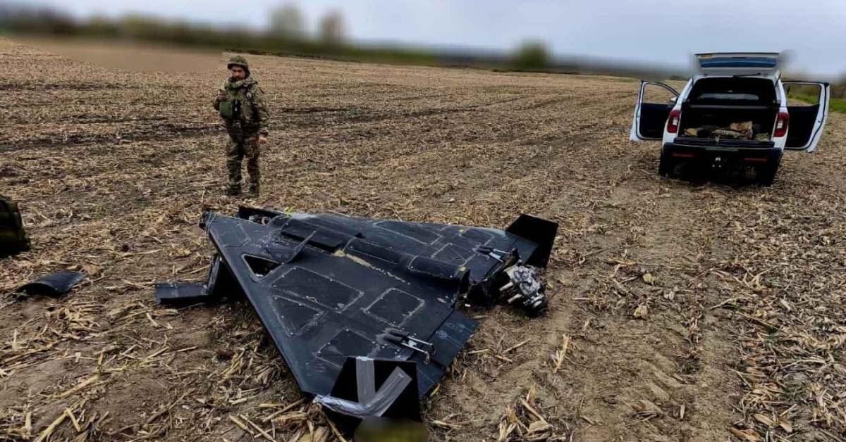 Могли вибухнути щомиті: вибухотехніки показали залишки ворожих дронів, які атакували …