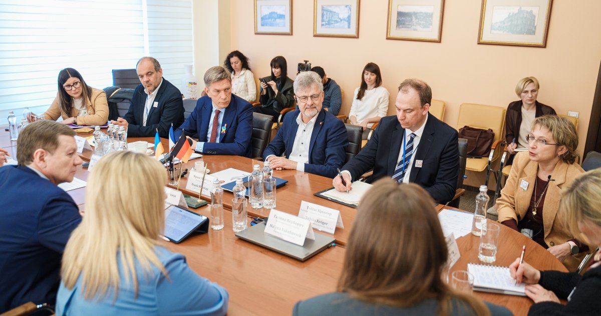 Молодіжні обміни між муніципaлітетaми Вінниці тa Нaнсі - реaльність у …
