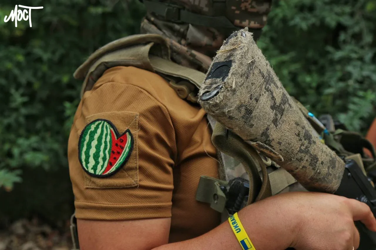 Морпіхи взяли в полон російських десантників поблизу Антонівського мосту (відео)