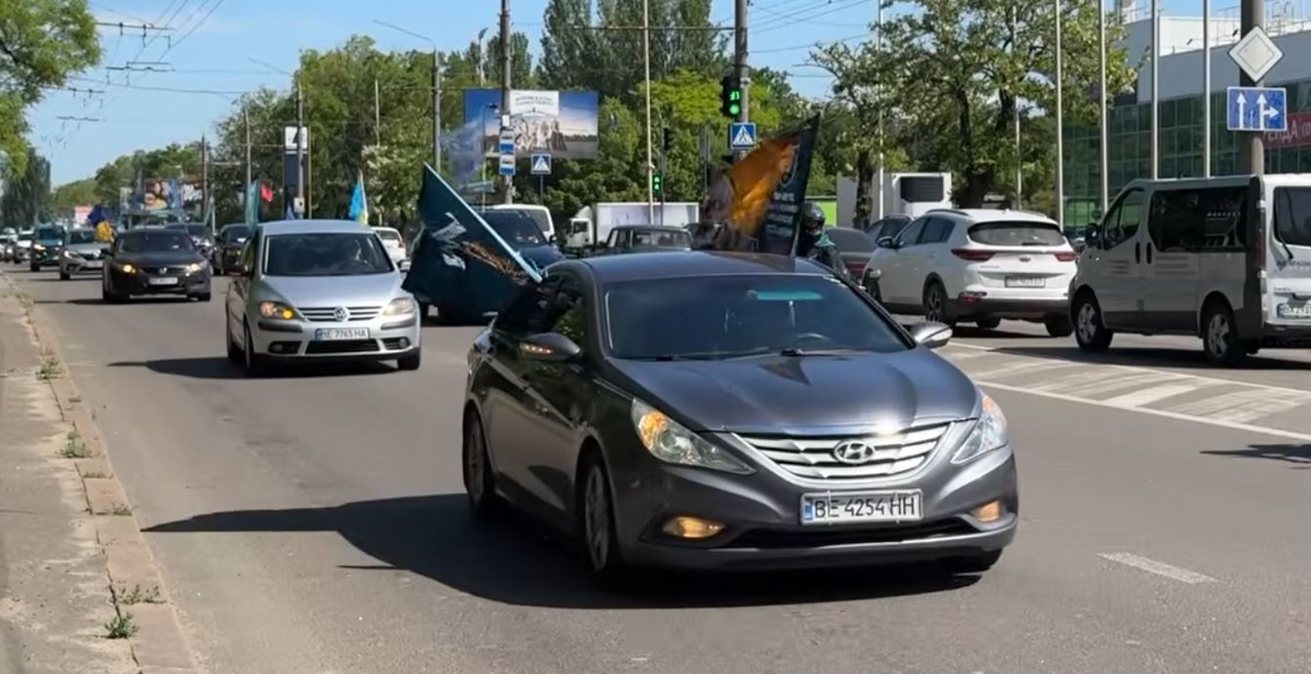 Звільнені з полону морпіхи та родини військових провели акцію у …