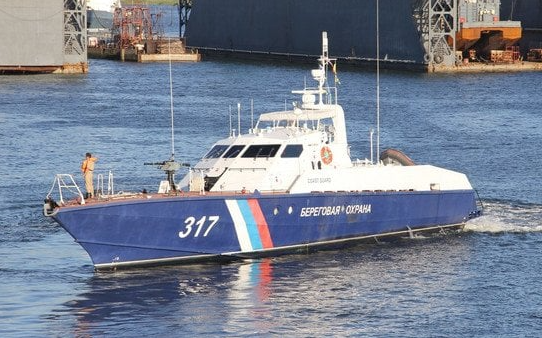 Морські дрони уразили військові катери охорони Кримського мосту