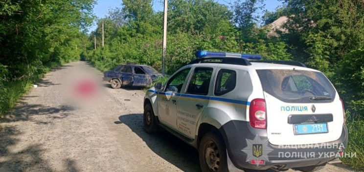 На Одещині вночі сталася смертельна ДТП: автомобіль врізався у бетонний …