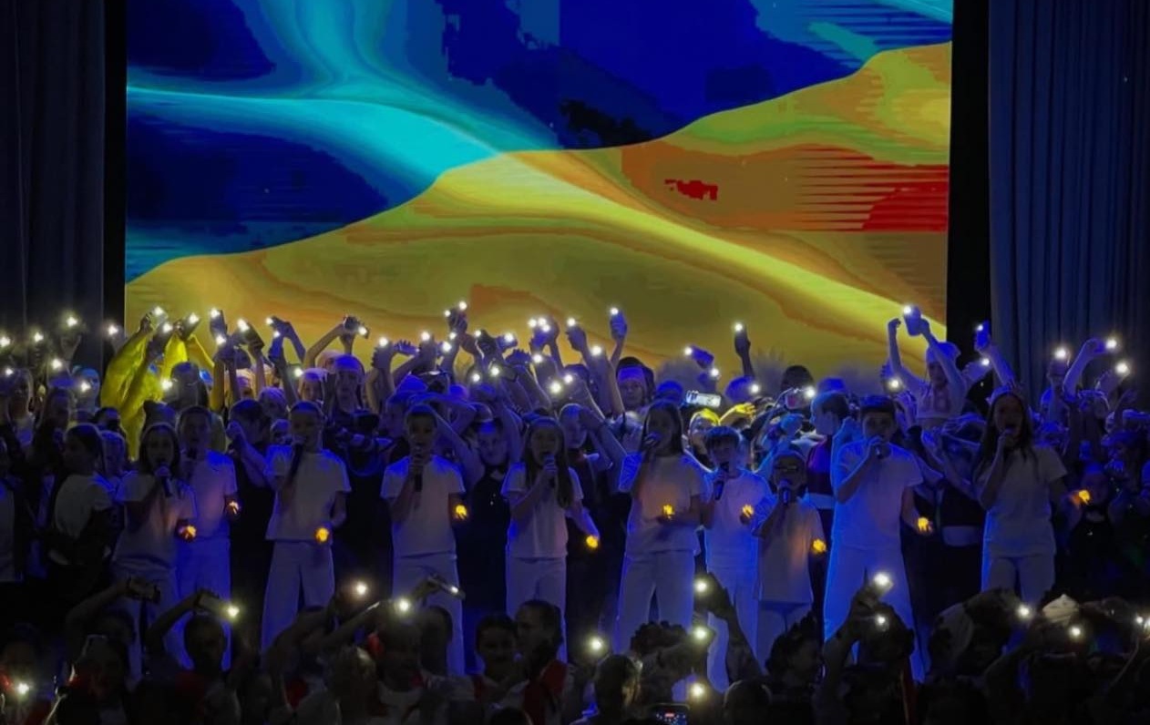 Мукачівці зібрали кошти для захисників на концерті до Дня танцю