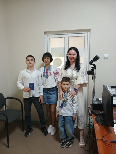 Міграційна служба Закарпаття: перші паспорти та генетичний код у серці