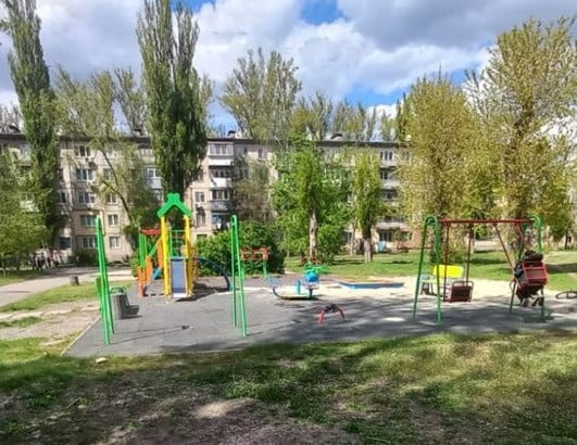 Мінус гойдалка: у Кривому Розі обікрали дитячий майданчик