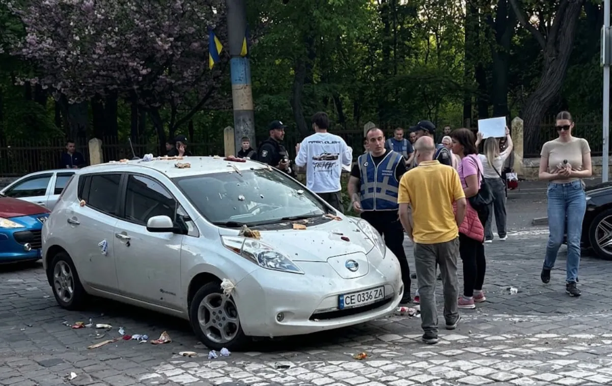 Мітинг проти ТЦК влаштували люди біля парку Шевченка в Чернівцях
