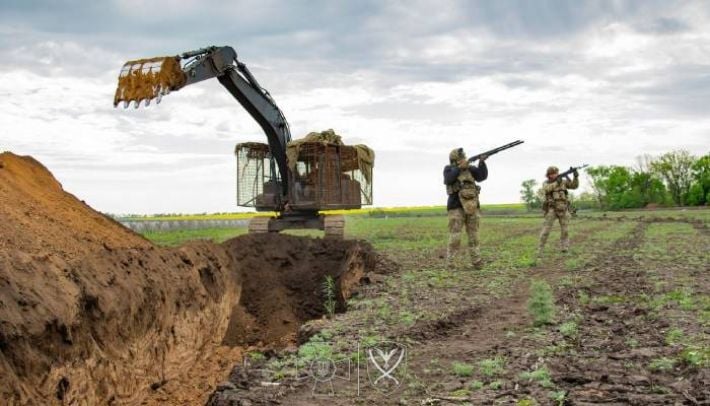 Навколо Запоріжжя посилюють оборону: який вигляд мають нові укріплення (фото)