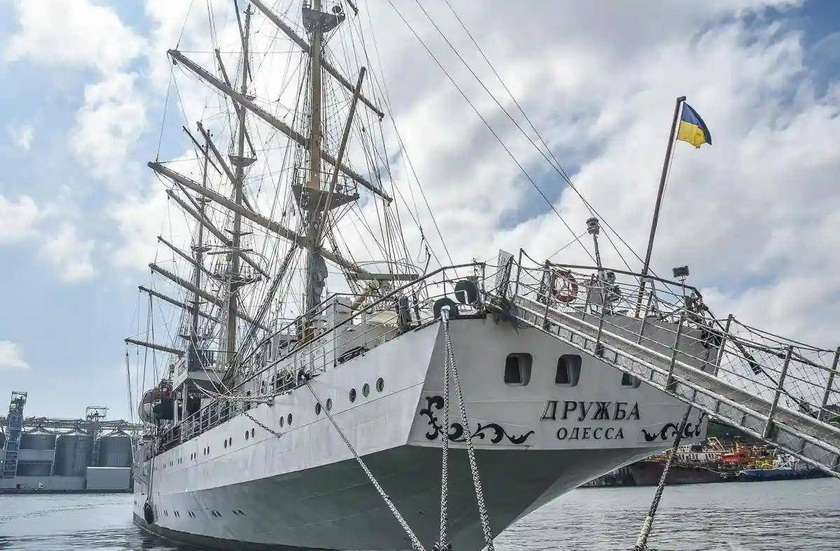 Сергій Флеш показав вибух біля учбового корабля «Дружба» в Одеському …
