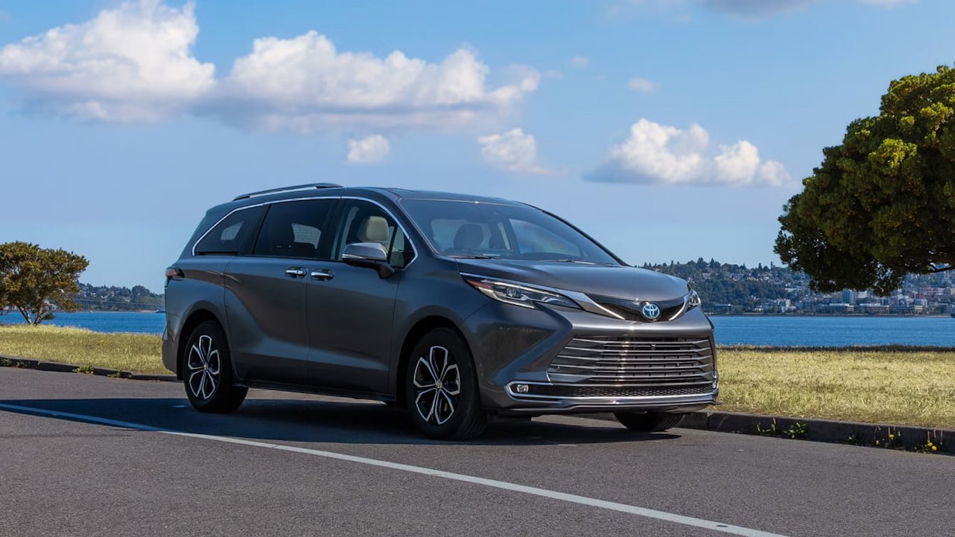 Названо найекономніший гібридний мінівен для великої родини у 2026 році