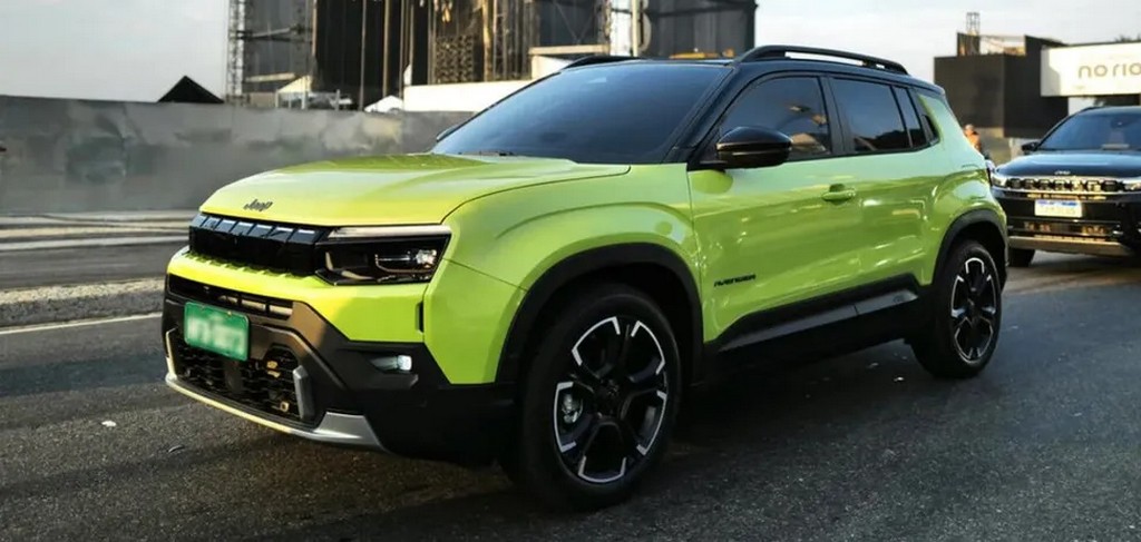 Найдешевший кросовер Jeep показали наживо до дебюту