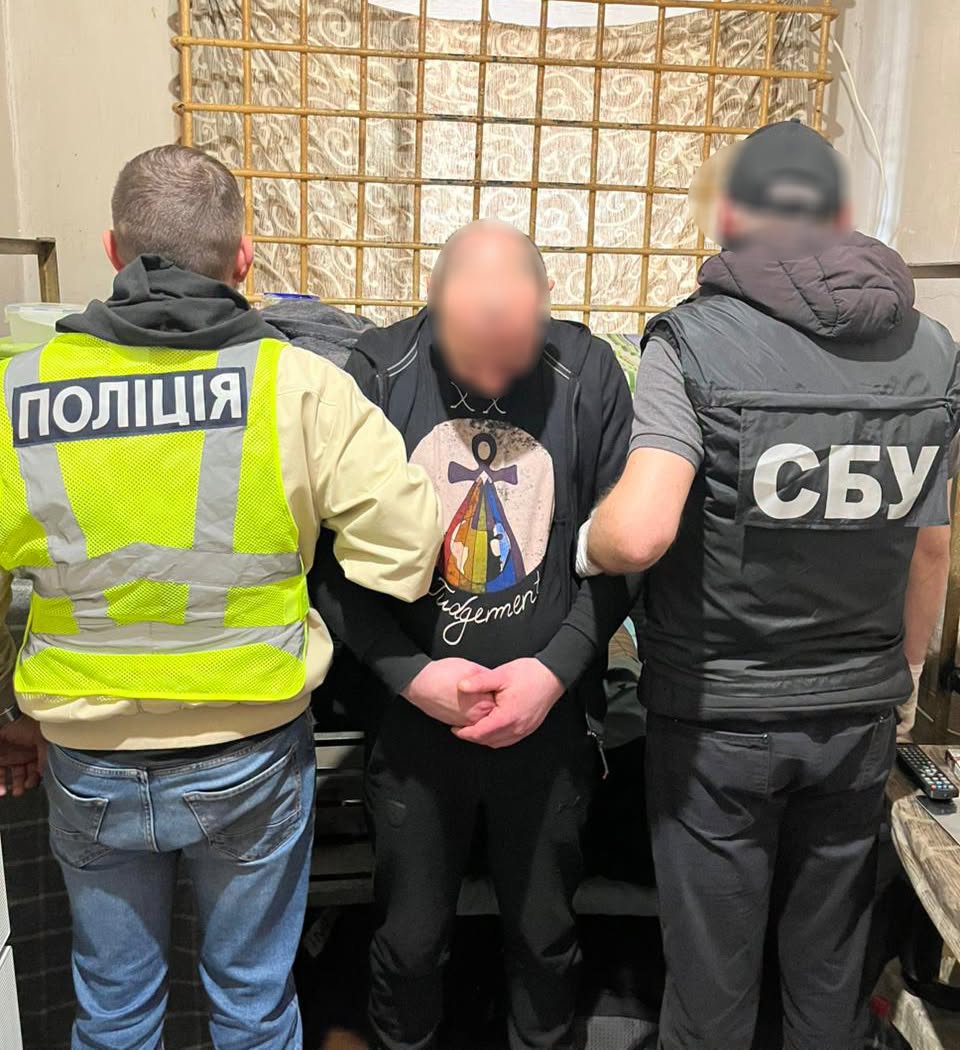 Налагодив канал торгівлі зброєю та боєприпасами з виправного закладу - …