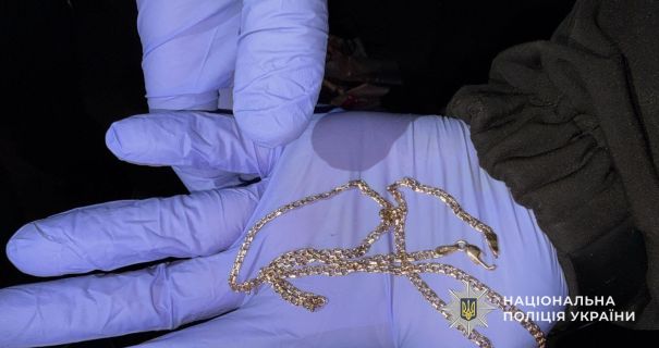 Напав на вулиці та зірвав ланцюжок: на Дніпропетровщині затримали зловмисника
