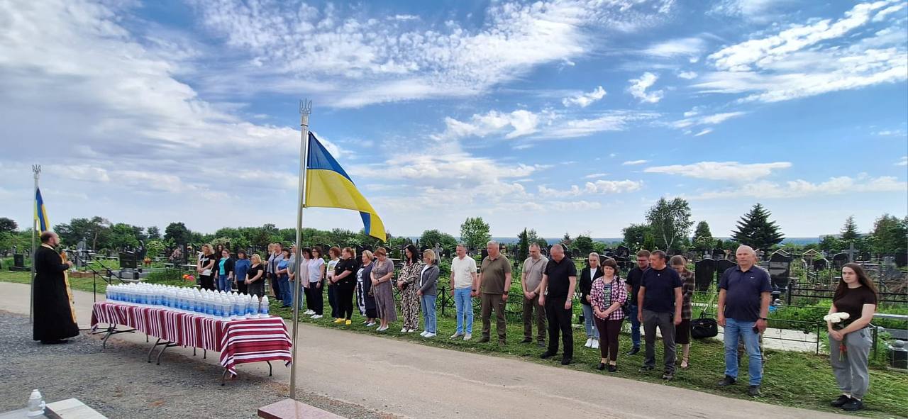 Напередодні Дня Героїв у Гостомелі провели богослужіння за загиблими воїнами