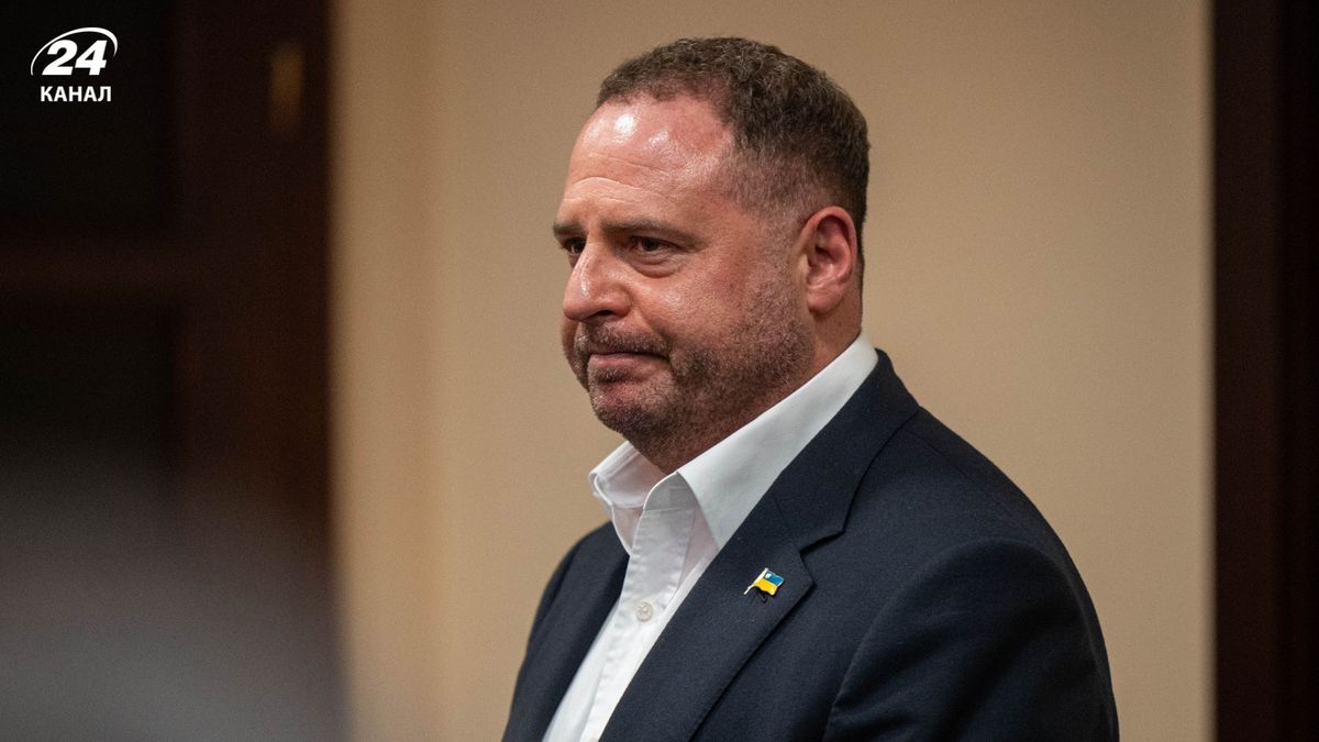 Нардепи закликали перевірити поїздки батька Єрмака до Росії