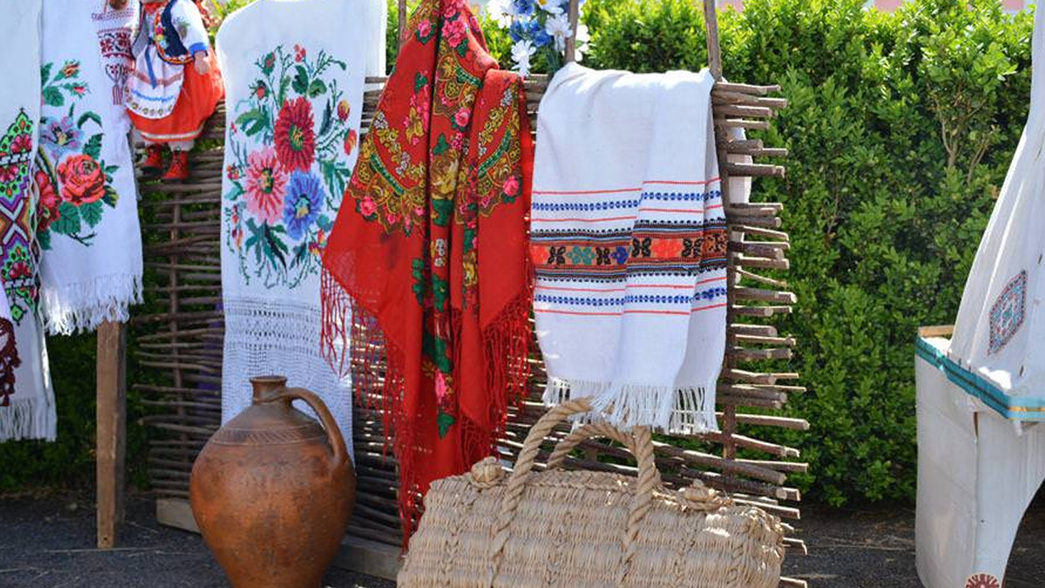 Народні обряди, пісні та ремесла: у Тульчині стартував етнофестиваль «Калинові …