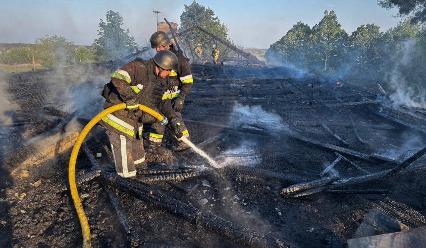 Наслідки нічної атаки на Київщину 12 травня: пошкоджено дитсадок та …