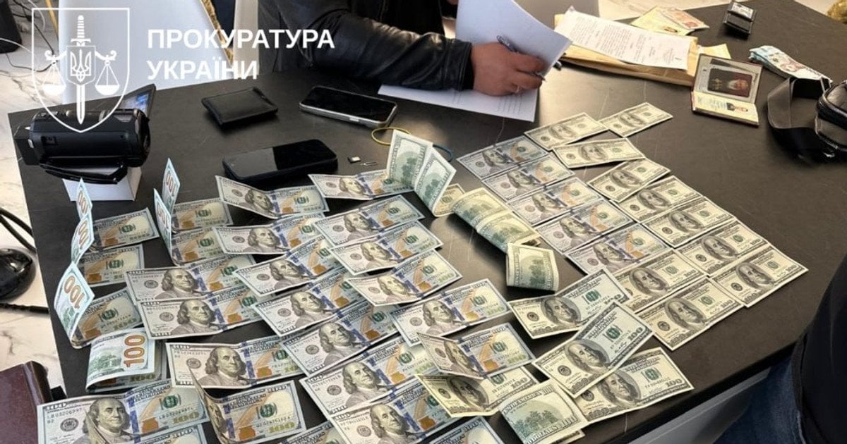 Нацполіція за гроші "кришувала" "порноофіси": деталі обшуків у трьох областях …