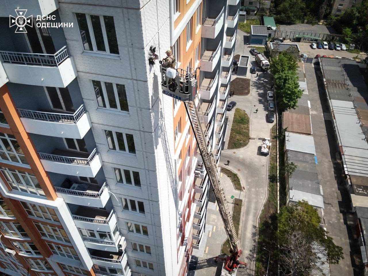 Начальник вибухотехнічної служби Нацполіції Одещини знешкодив шахед, який застряг на …