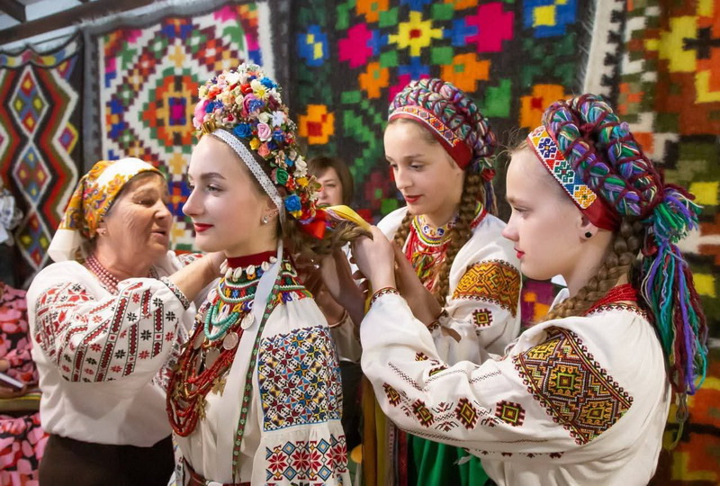 На Івано-Франківщині відтворили традиційне весілля з села Саджавка