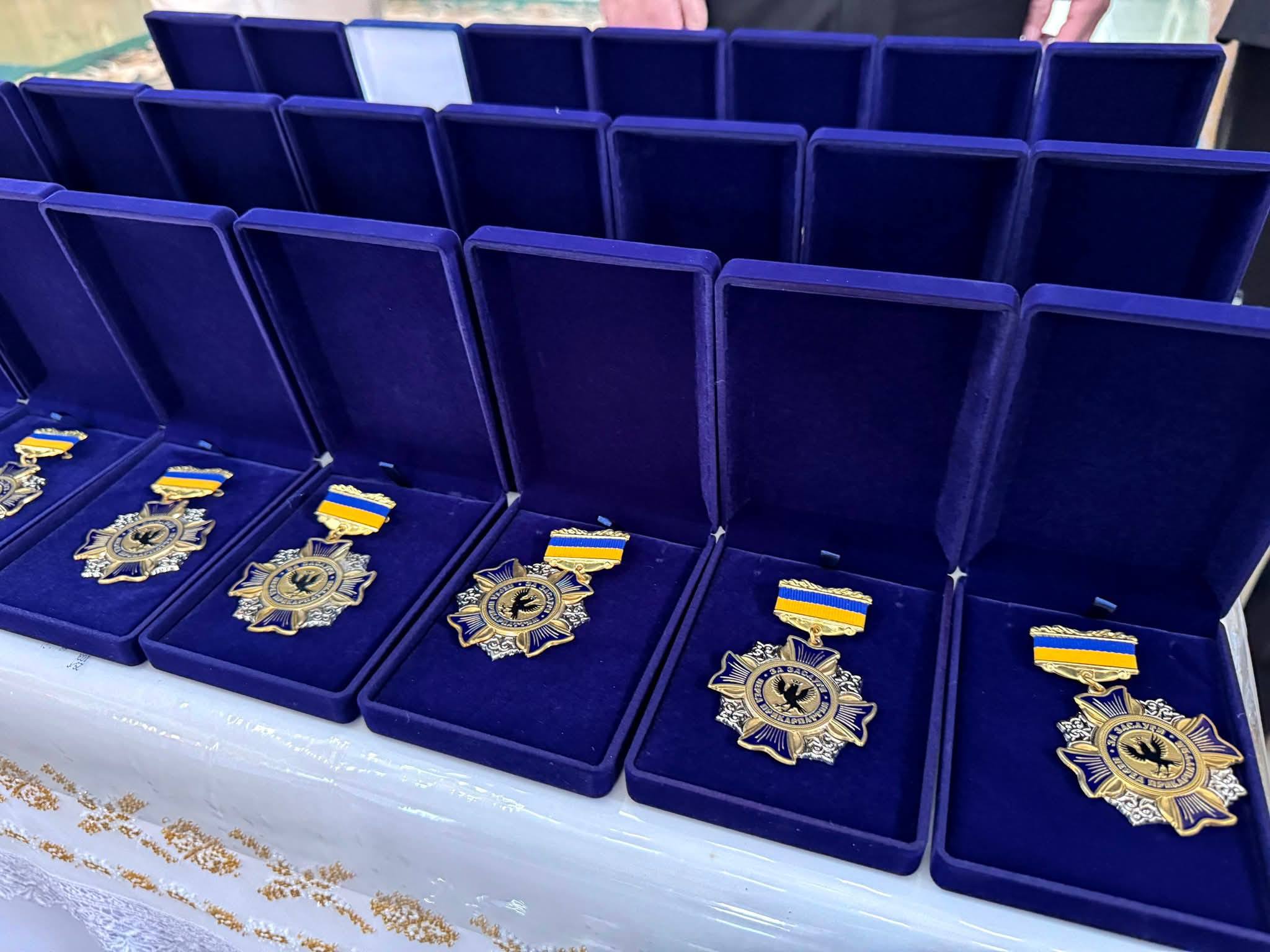 На Івано-Франківщині родинам полеглих захисників вручили нагороди «За заслуги перед …