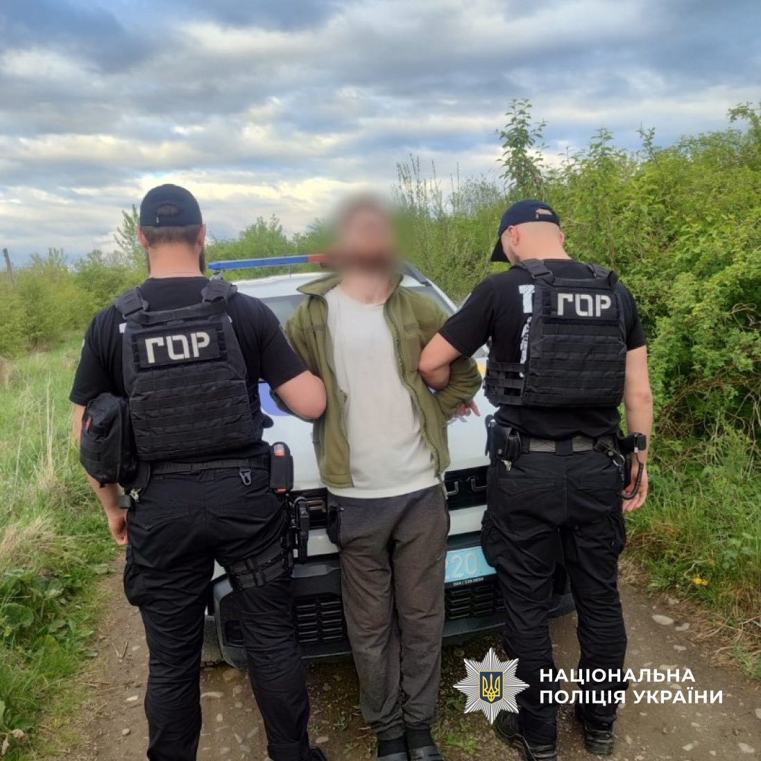 На Івано-Франківщині у двох чоловіків вилучили предмети, схожі на бойові …