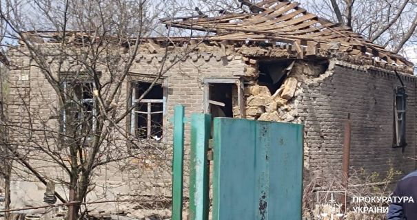 Російський дрон завдав удару по житловому сектору в Ізюмському районі, …