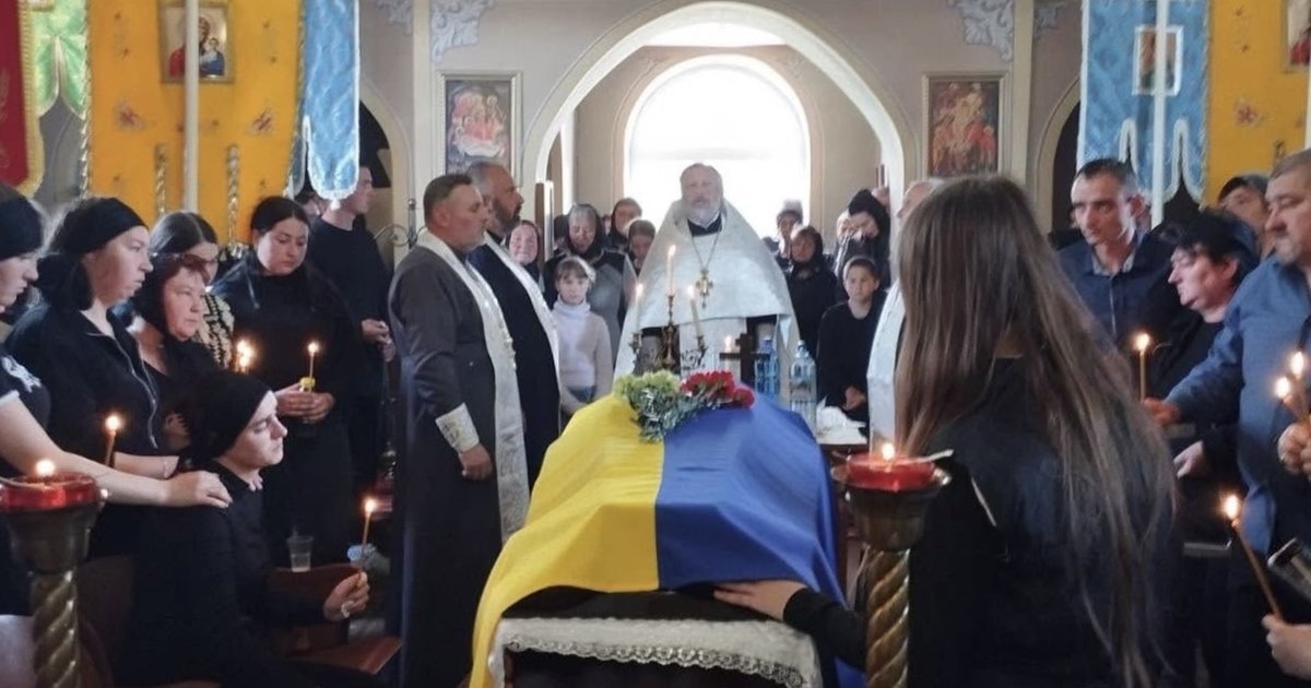 На Берегівщині попрощалися з полеглим Володимиром Сідеєм, який вважався зниклим …