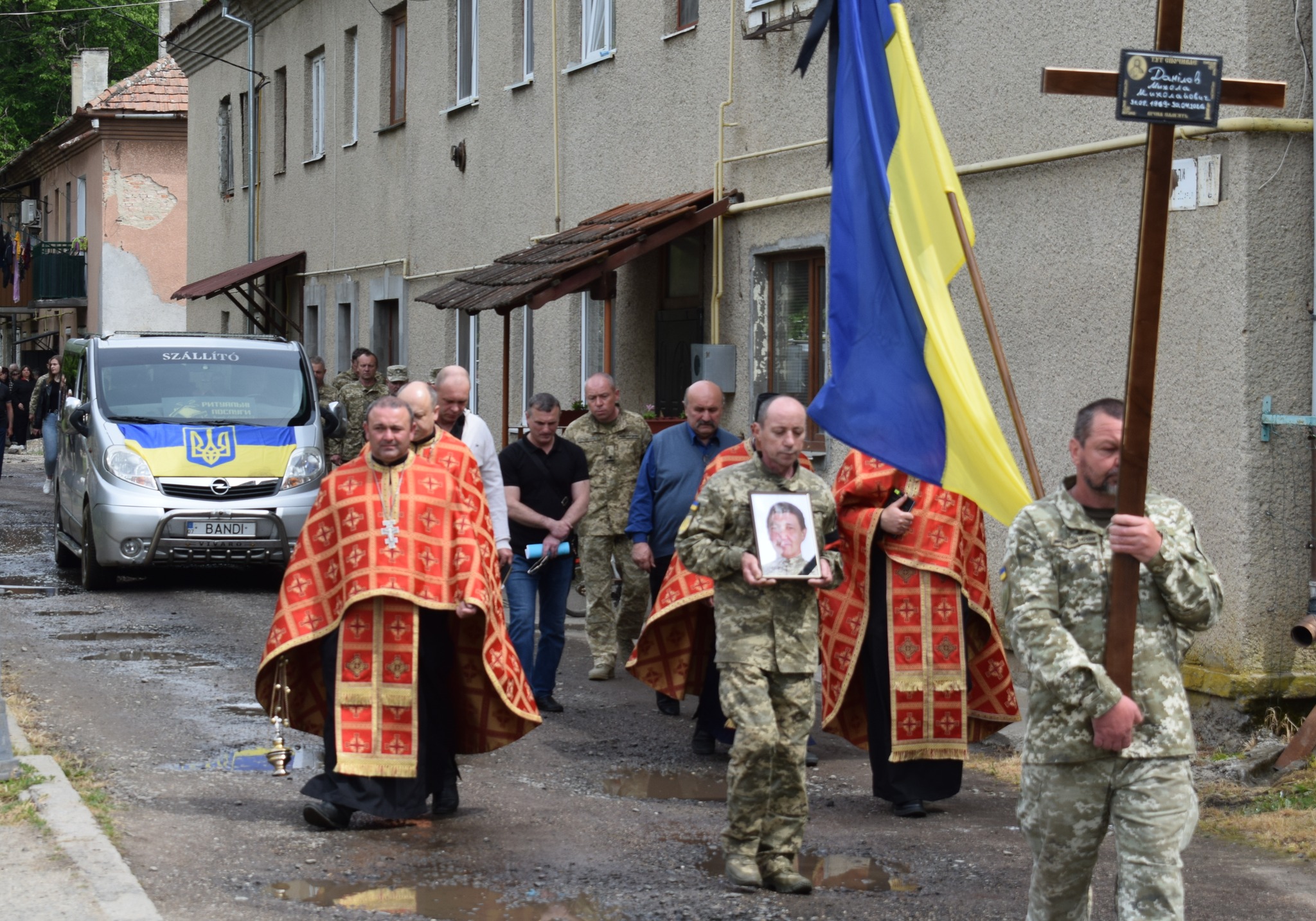 На Берегівщині попрощалися із захисником Миколою Даніловим