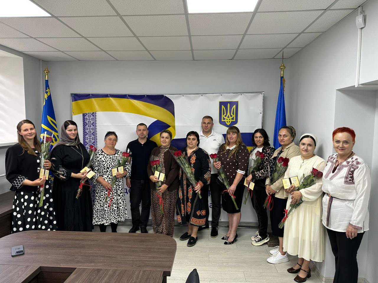 На Буковині багатодітним матерям вручили почесні відзнаки «Мати-героїня»