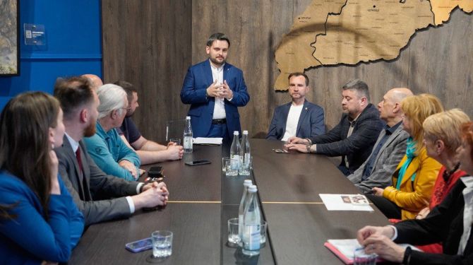 На Буковині обговорили декомунізацію і національну пам'ять під час презентації …