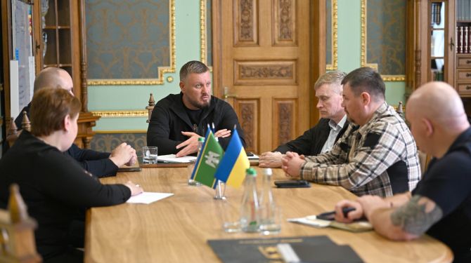 На Буковині обговорили створення центру протезування та маршрут реабілітації для …