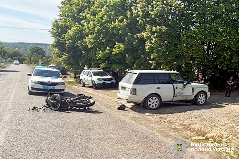 На Буковині у ДТП травмувалося двоє підлітків, які їхали на …