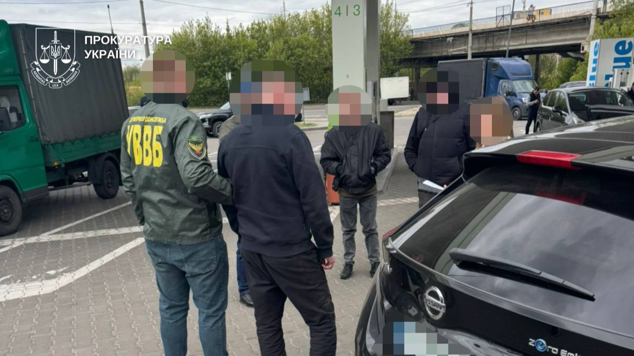 На Волині директор підприємства за 15 тисяч доларів збирався переправити …