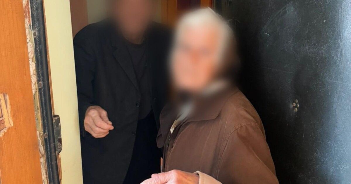 На Волині патрульні допомогли старенькій жінці повернутися додому
