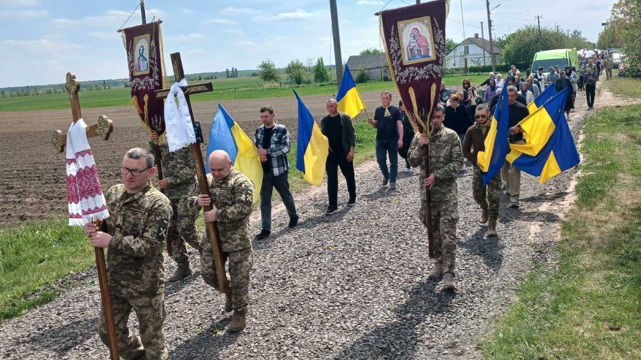 На Волині поховали захисника Володимира Головашова, який помер від важкої …
