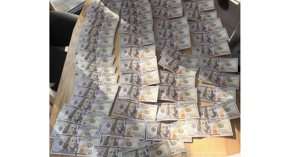 На Волині чоловік за 6 тисяч доларів знімав із військового …