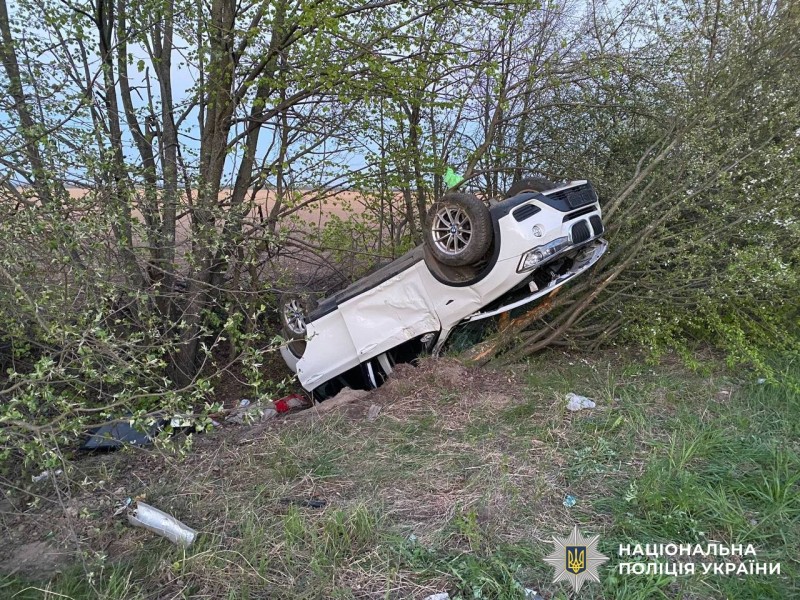 На Вінниччині неповнолітній водій спровокував ДТП, внаслідок якої постраждало четверо …