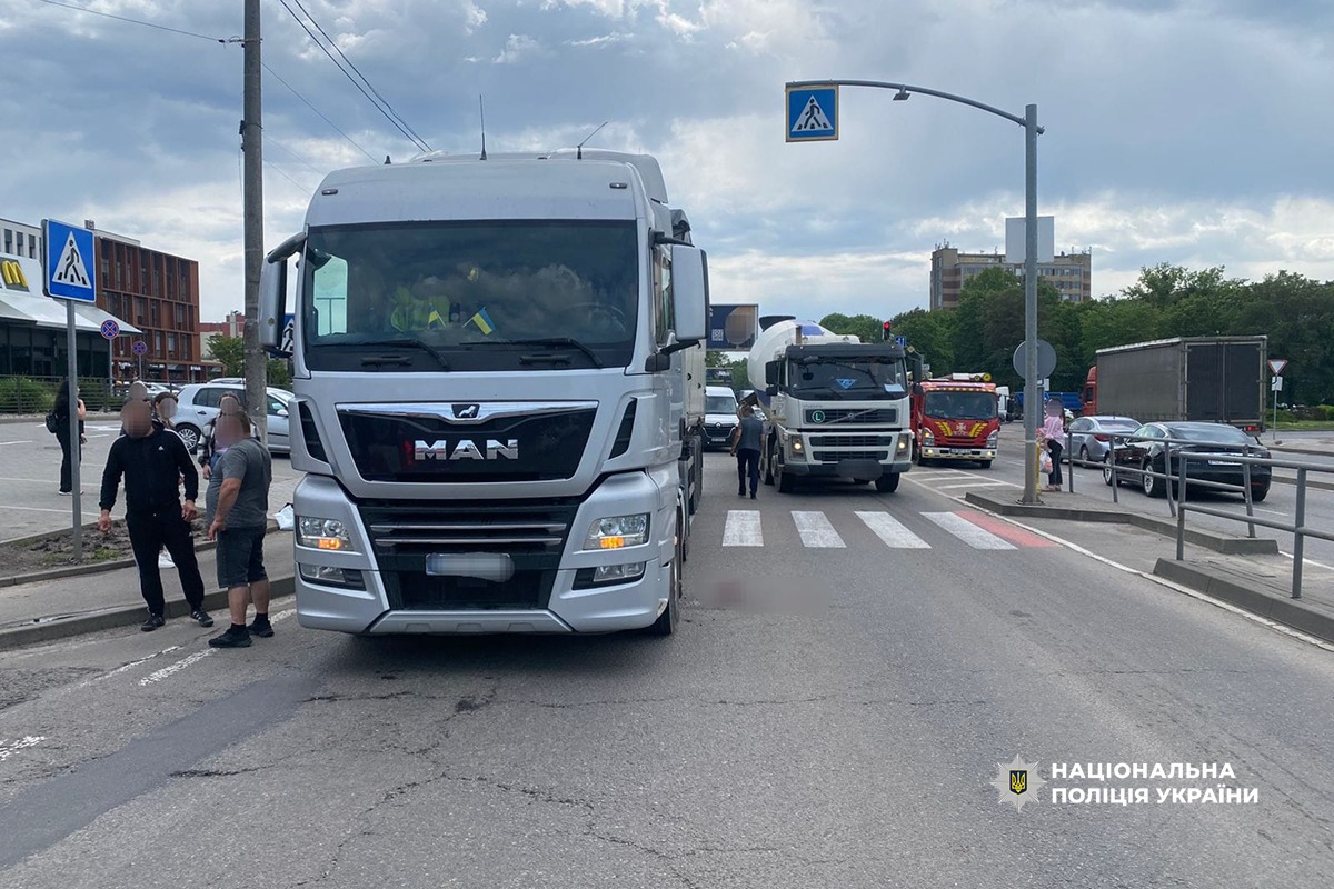 На Вінниччині поліція розслідує дві аварії за участю вантажівок MAN