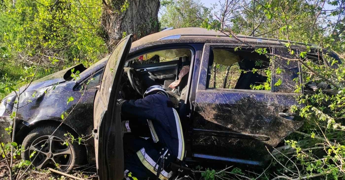 На Вінниччині рятували водія, якого затисло в салоні після серйозної …