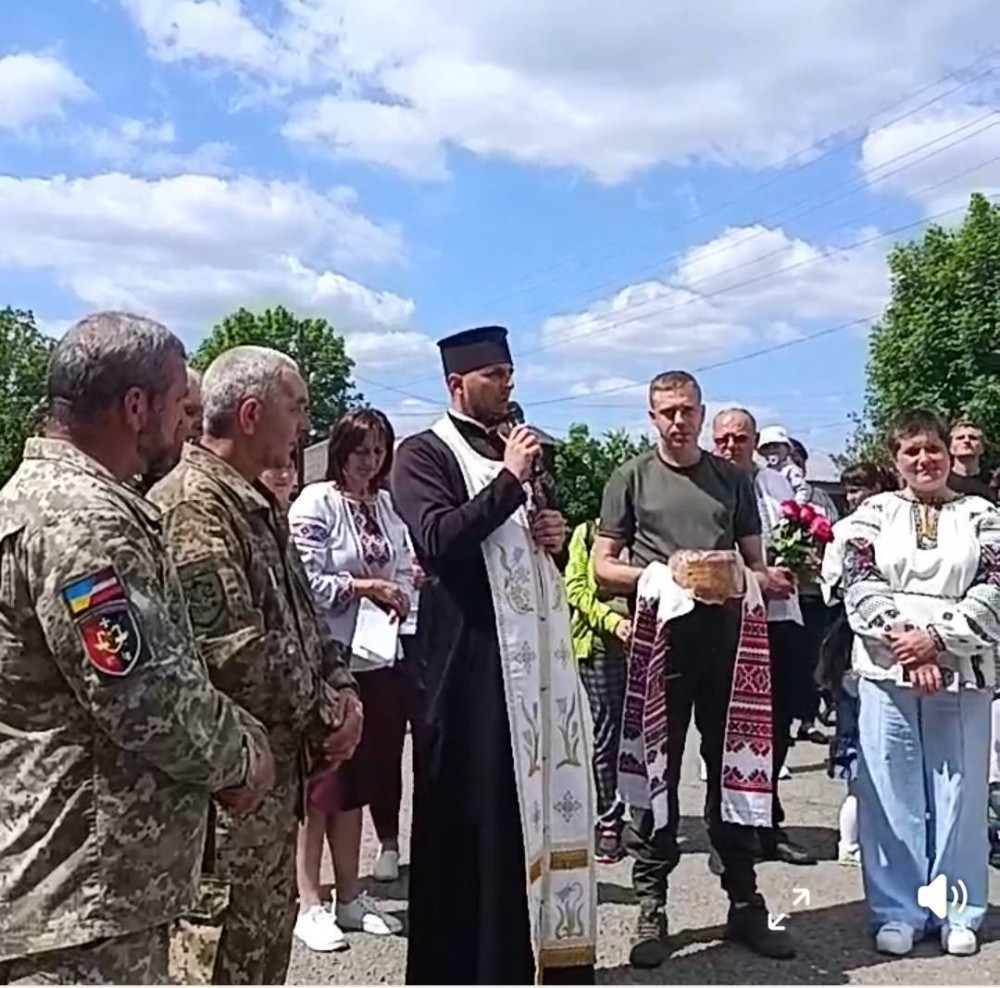 На Городенківщині у День Героїв вітали визволеного з полону бійця