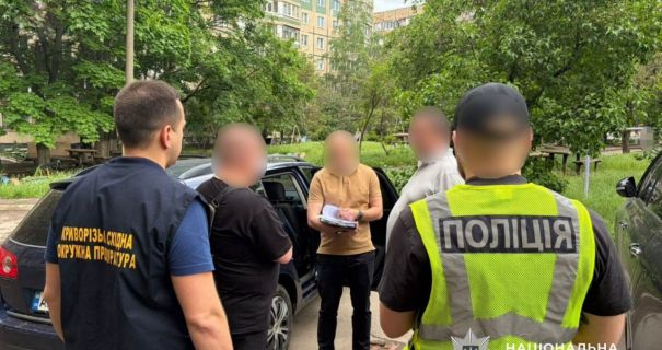 На Дніпропетровщині викрили псевдоволонтера, який заробляв на авто для ЗСУ