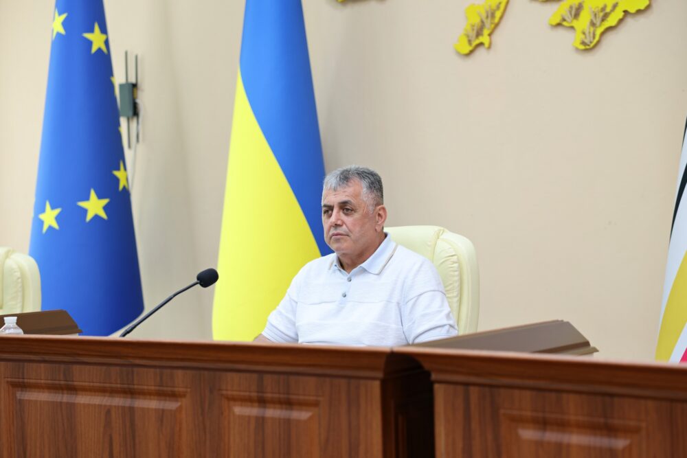 На Дніпропетровщині невідомий вдерся у будівлю міськради і поранив ножем …