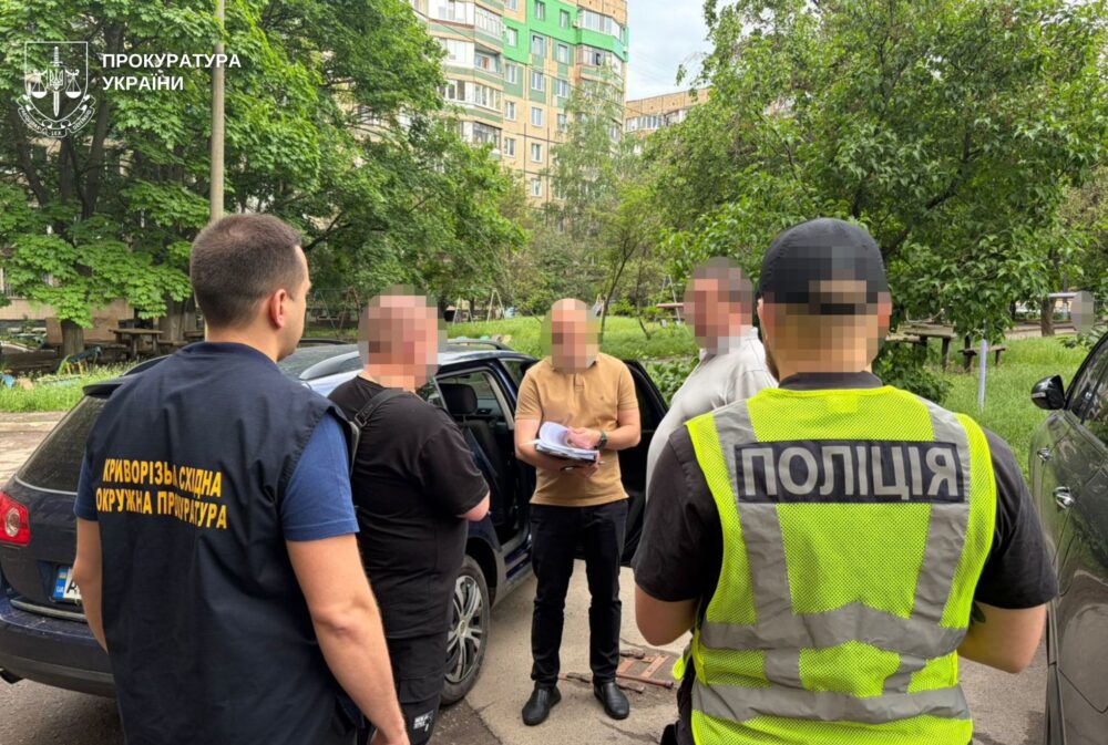 На Дніпропетровщині псевдоволонтер завозив в Україну елітні авто нібито для …