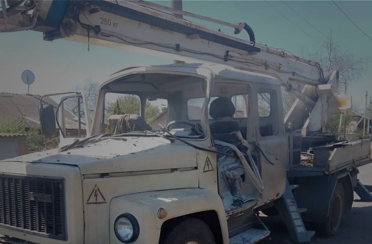 На Дніпропетровщині російський FPV-дрон влучив у авто енергетиків ДТЕК