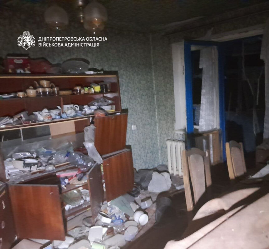 На Дніпропетровщині росіяни поцілили по багатоквартирному будинку