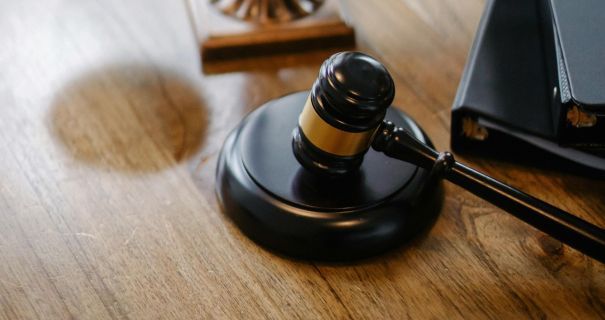 На Дніпропетровщині суддю шантажують порно, яке зняли в його кабінеті