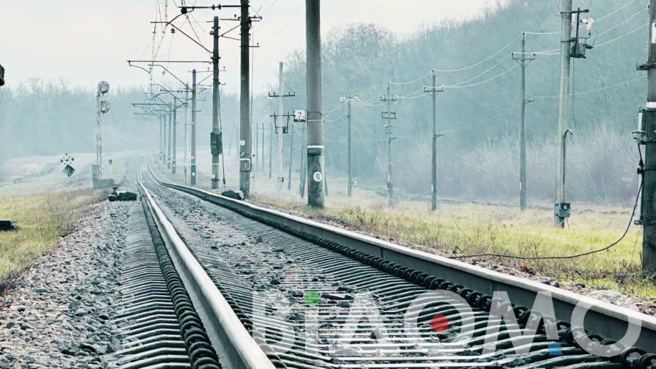 На Дніпропетровщині через безпекові зупинки затримуються деякі приміські поїзди