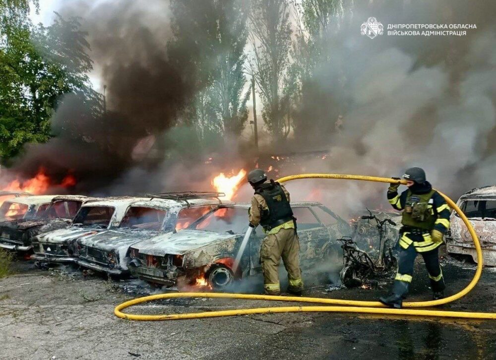 На Дніпропетровщині через ворожі атаки пошкоджено понад 30 автівок