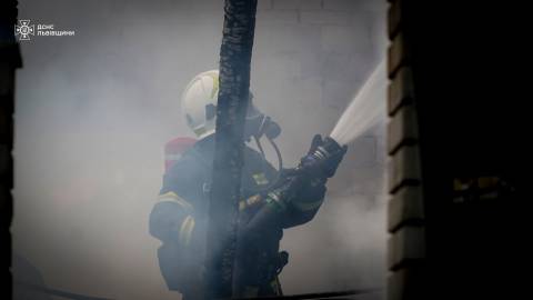 На Дрогобиччині чоловік потрапив у реанімацію через пожежу в будинку
